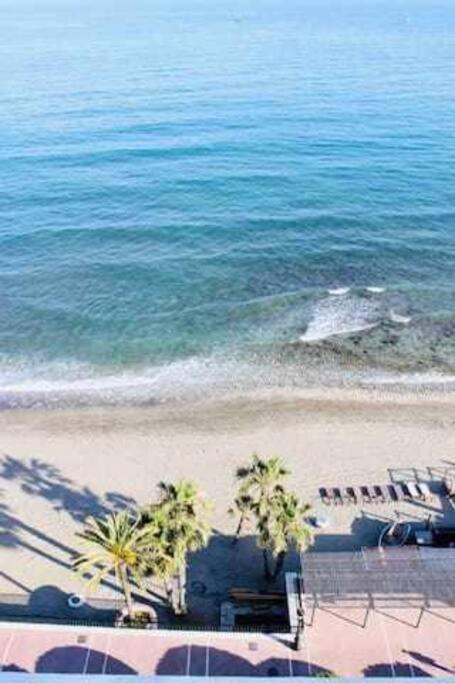 Large Modern Beach Front Apartment, Rooftop Pool!! Marbella Buitenkant foto