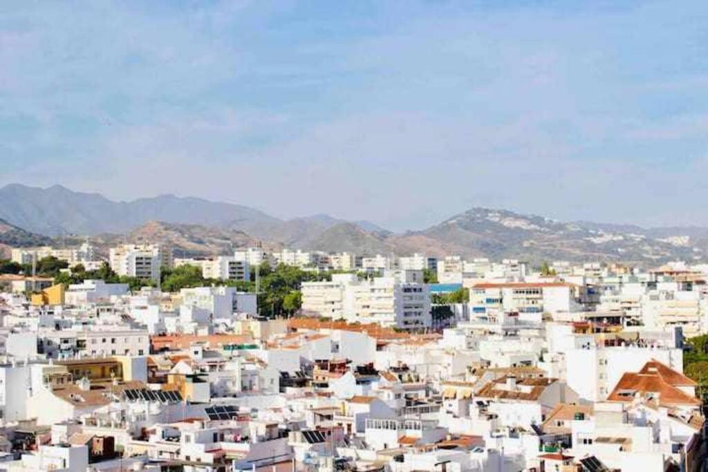 Large Modern Beach Front Apartment, Rooftop Pool!! Marbella Buitenkant foto