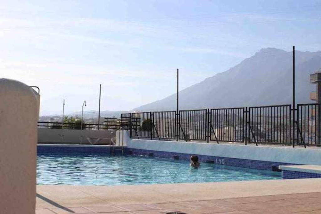 Large Modern Beach Front Apartment, Rooftop Pool!! Marbella Buitenkant foto